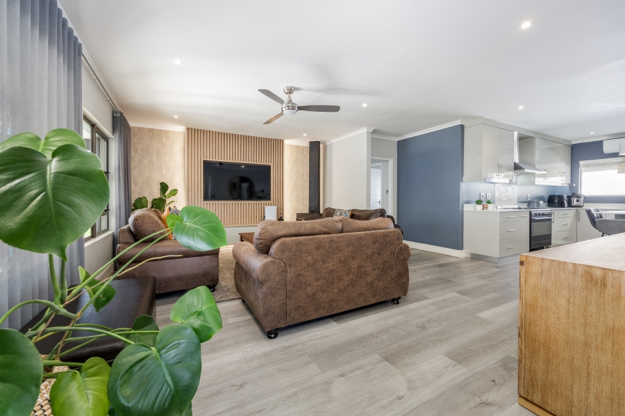 4 Bedroom Property for Sale in Wellway Park Western Cape